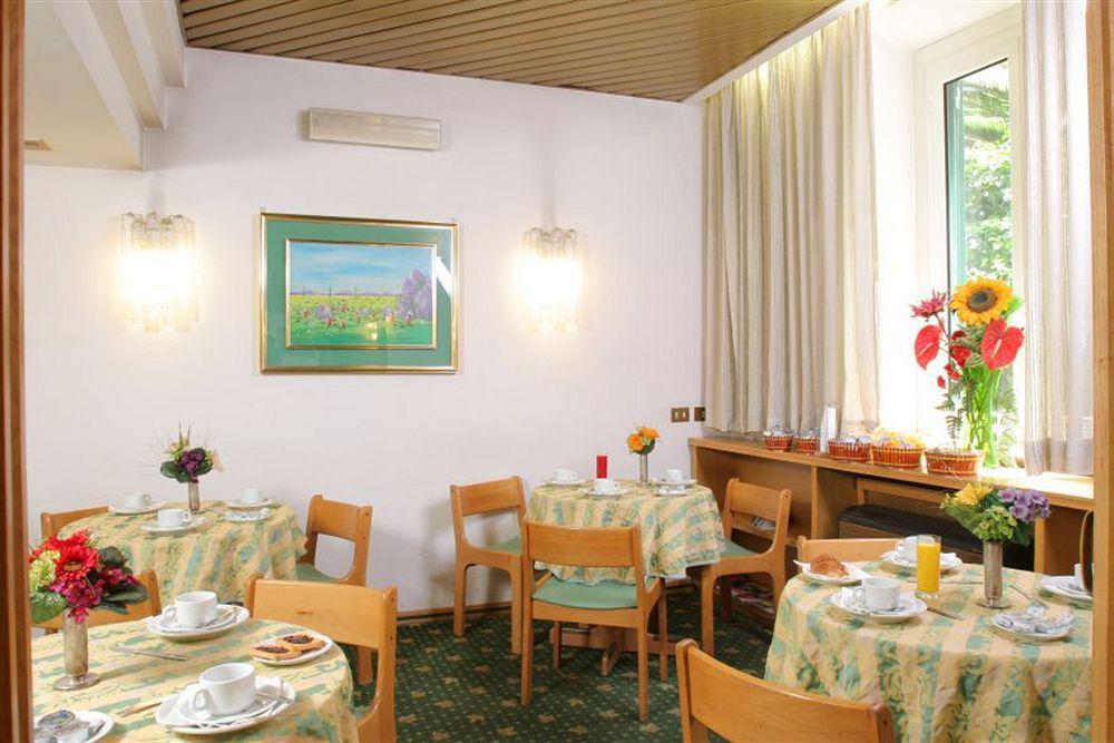 Hotel Pavia Roma Restaurant bilde